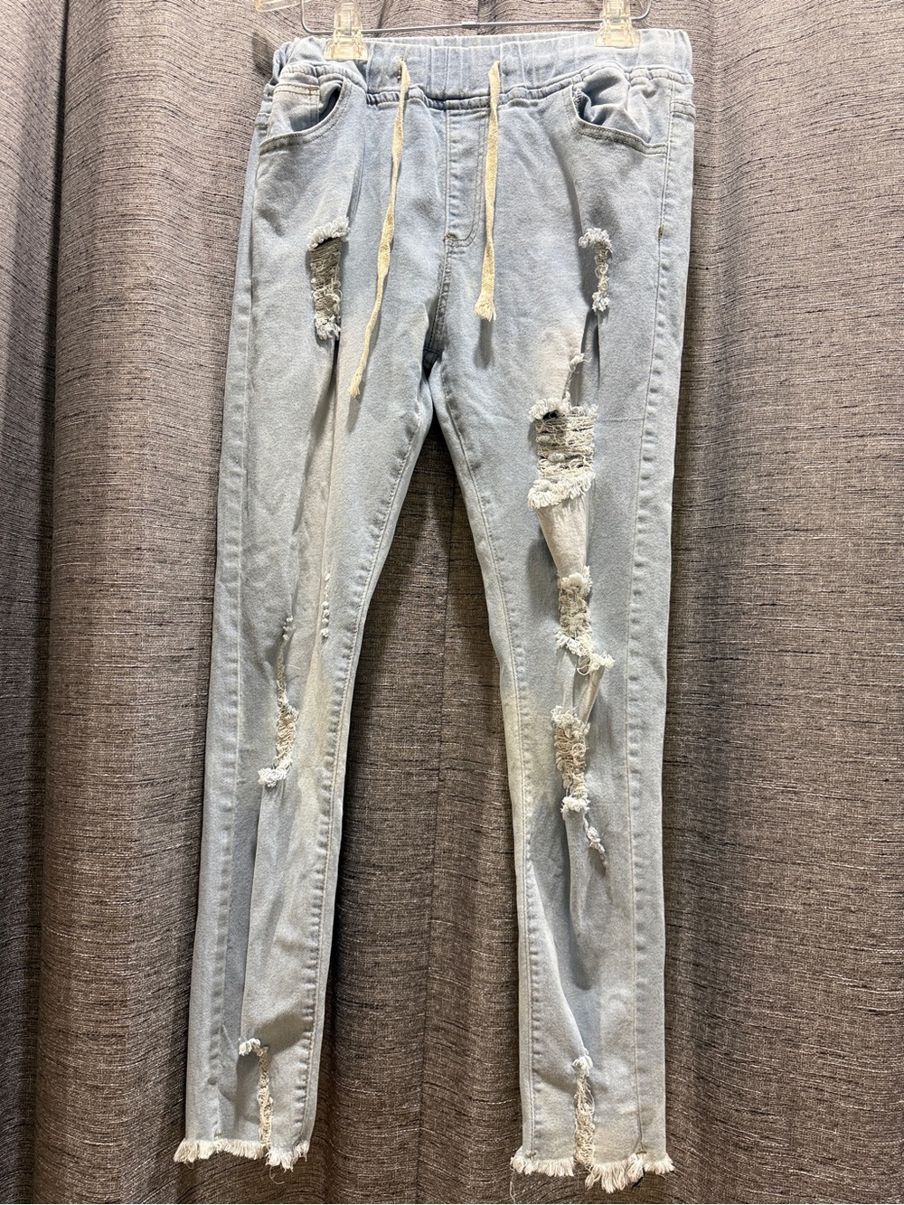 Women's Light Blue Distressed Cropped Jeans-Sz Large/ 29” inseam